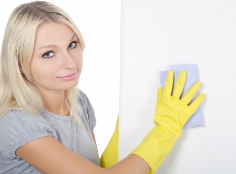 Carpet cleaner in Lambeth preparing a room for deep cleaning